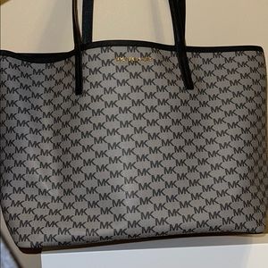 Michael Kors Reversible Jet Set Tote